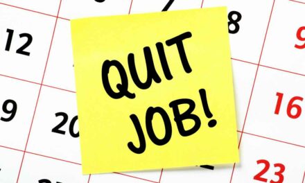 Quit day job post it note on calendar